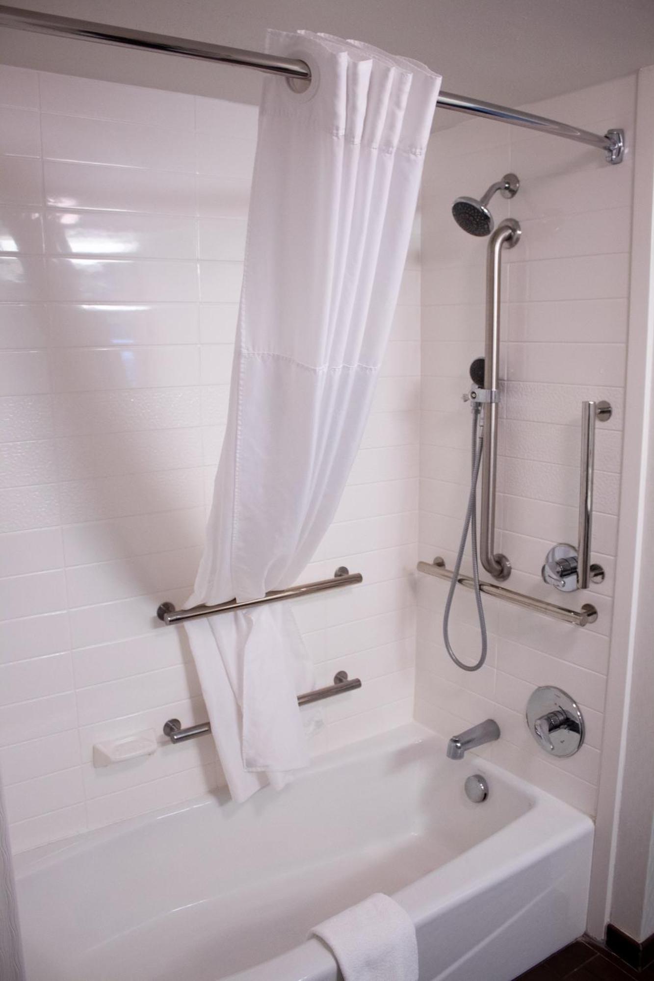 Hampton Inn & Suites Big Rapids, Mi Buitenkant foto