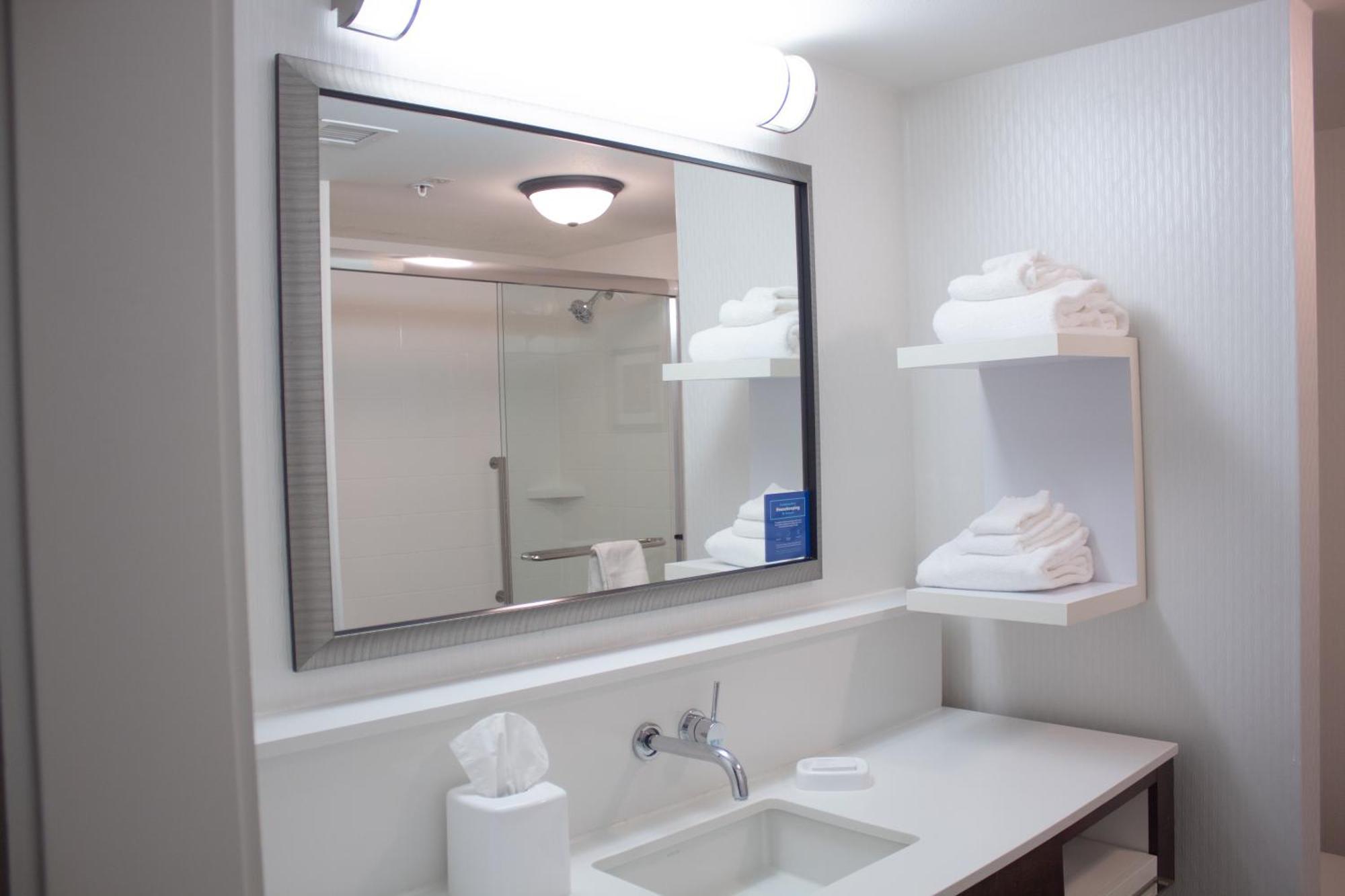 Hampton Inn & Suites Big Rapids, Mi Buitenkant foto