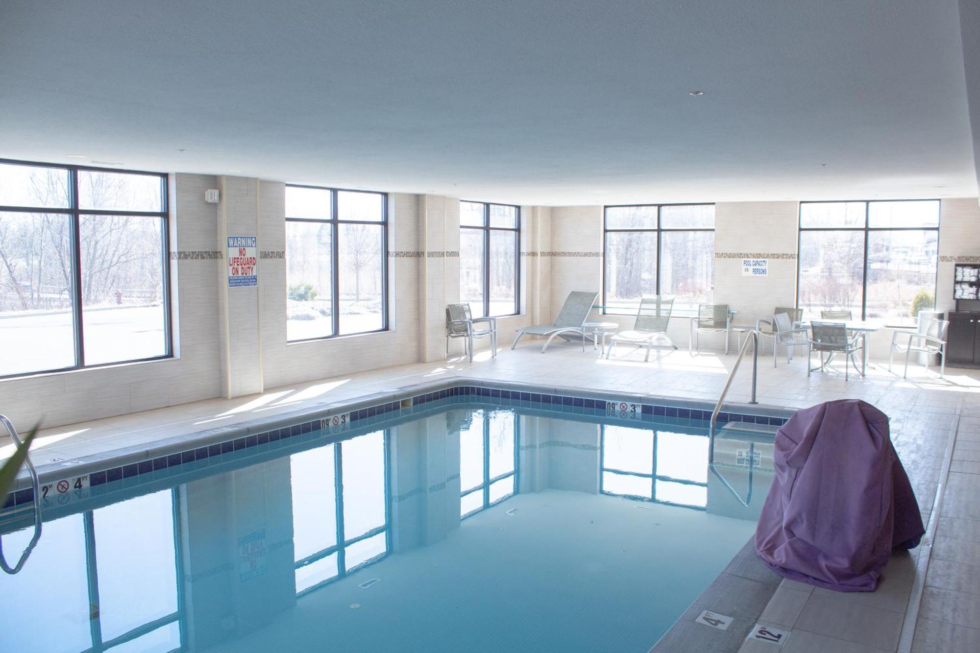 Hampton Inn & Suites Big Rapids, Mi Buitenkant foto